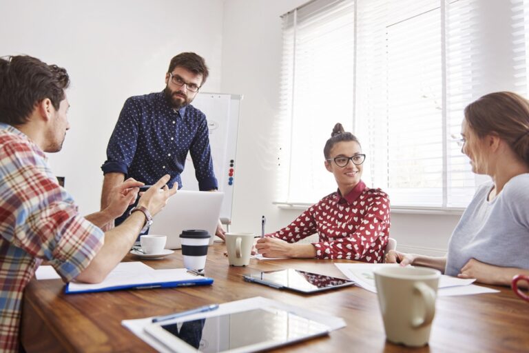 ERP para asociaciones - reunión