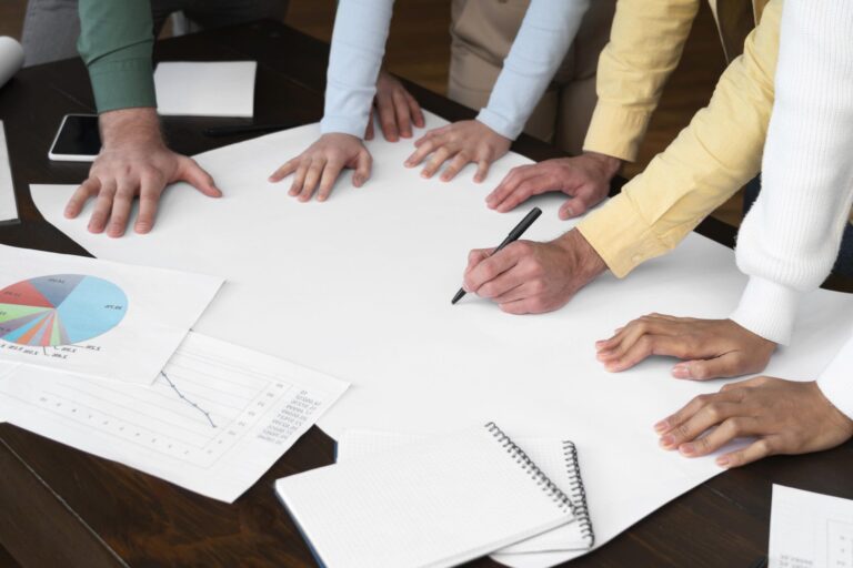 app de gestión para asociaciones-manos